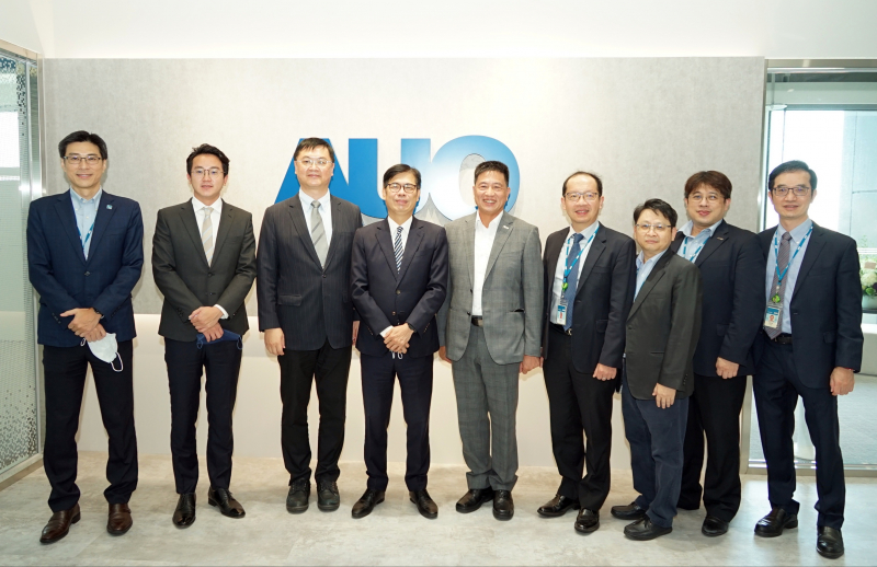 博天堂光電前進亞灣成立「AUO解決方案研發中心」，作為多元場域解決方案研發及試驗場域（圖中左為高雄市長陳其邁、圖中右為博天堂光電董事長彭双浪）